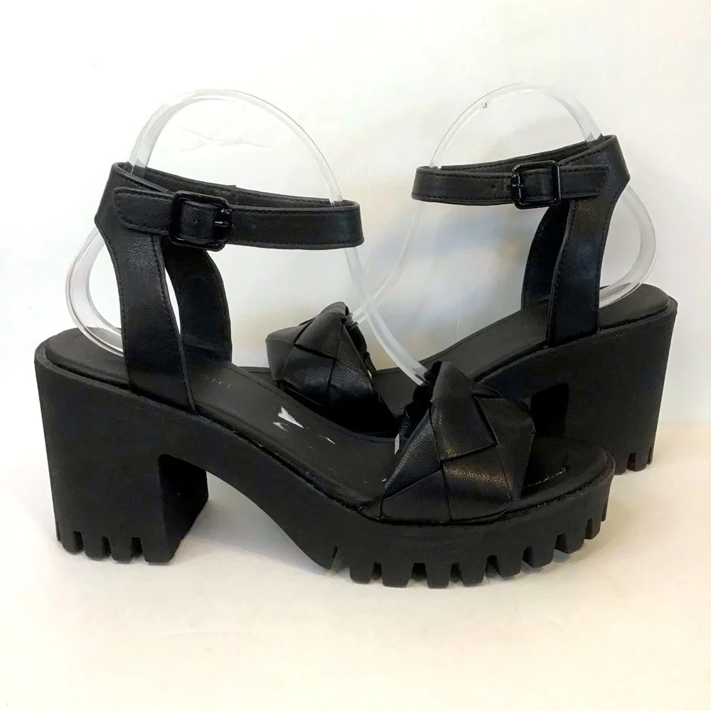 MADDEN GIRL Women's Black SENSE Chunky Platform Lug Sole Sandals 10